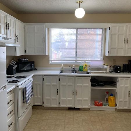 Mt Pleasant Nw 2 Bedrooms 500 YYC Eksteriør bilde
