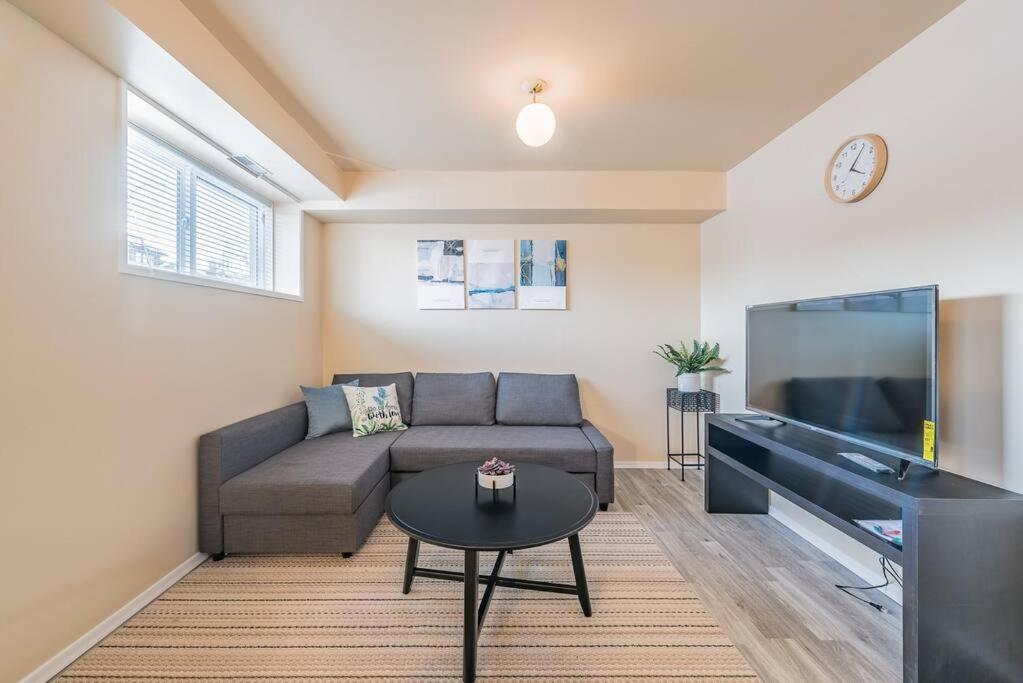Mt Pleasant Nw 2 Bedrooms 500 YYC Eksteriør bilde